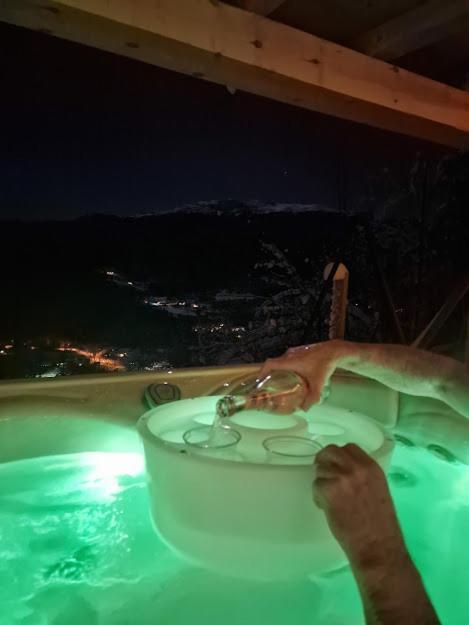 Molden 1 - Med Jacuzzi! Apartment Luster Екстериор снимка