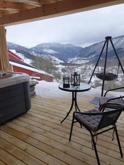 Molden 1 - Med Jacuzzi! Apartment Luster Екстериор снимка